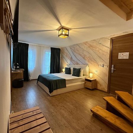 Conacul Radacinilor Hotel Petroşani Eksteriør billede