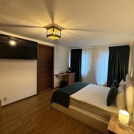 Conacul Radacinilor Hotel Petroşani Eksteriør billede