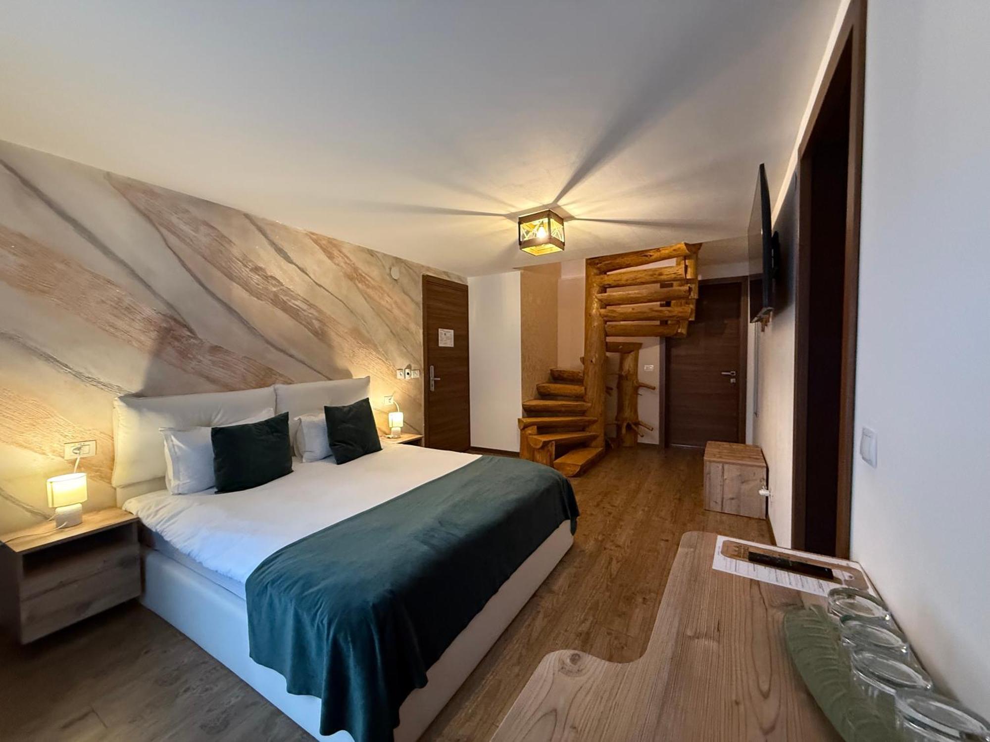 Conacul Radacinilor Hotel Petroşani Eksteriør billede